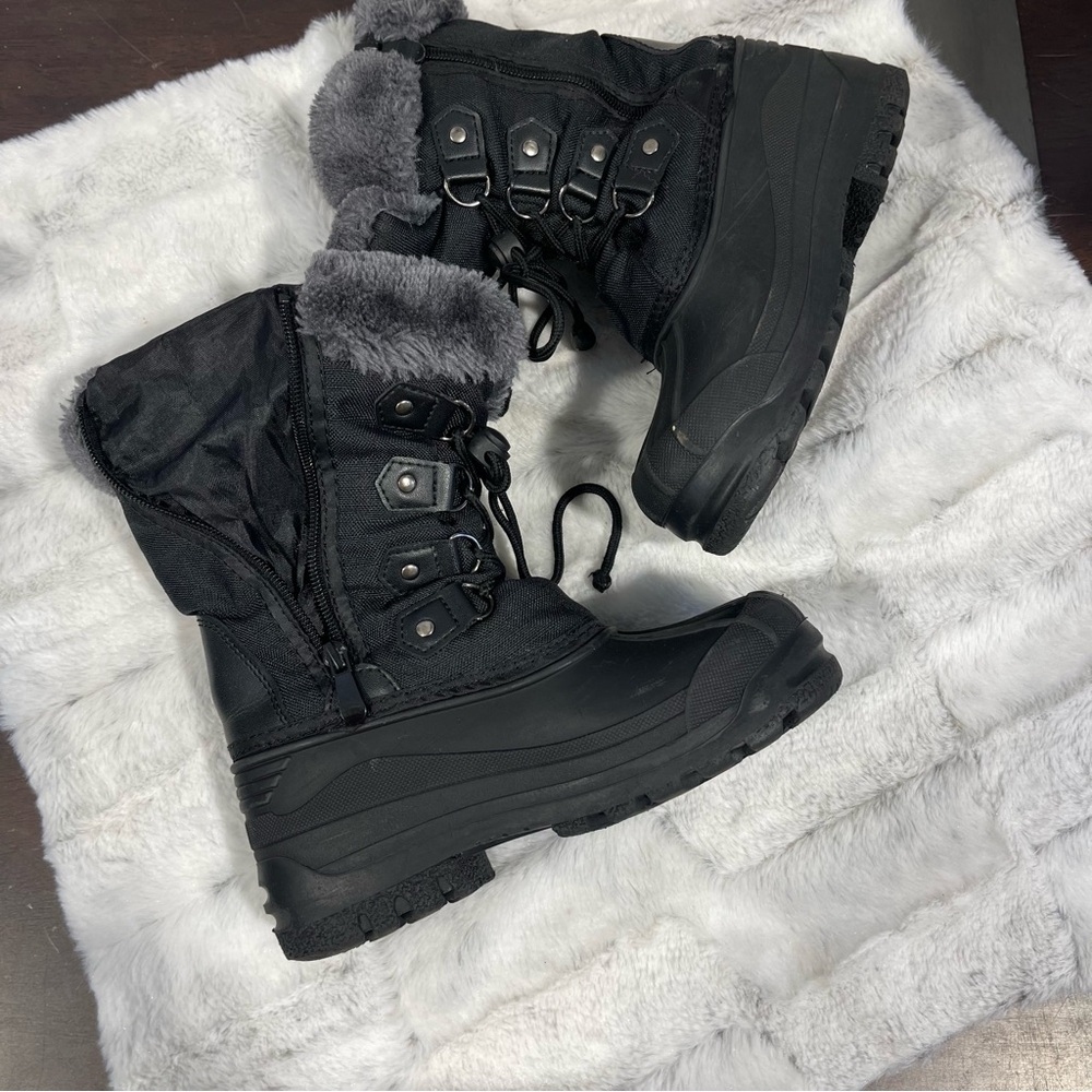 Dream pairs 3M Thinsulate Black and Gray Winter Boots kids size 2